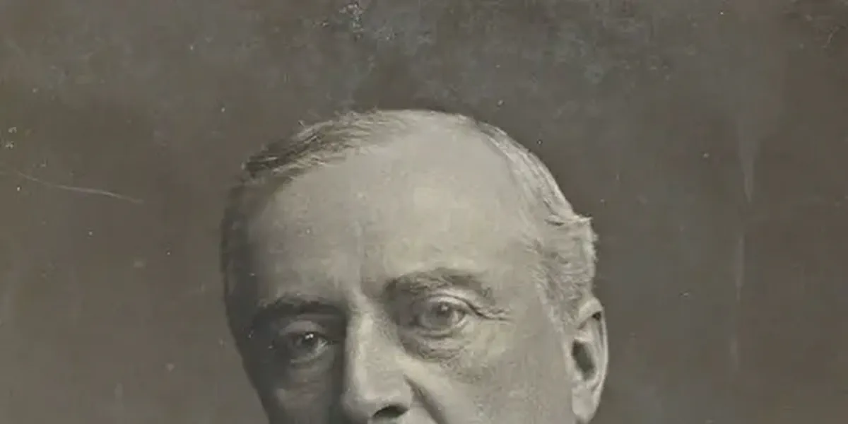 /images/tich/John_Redmond,_circa_1909 (1).webp