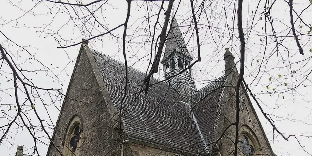 /images/tich/St_Kessog's_Church_And_Churchyard.webp